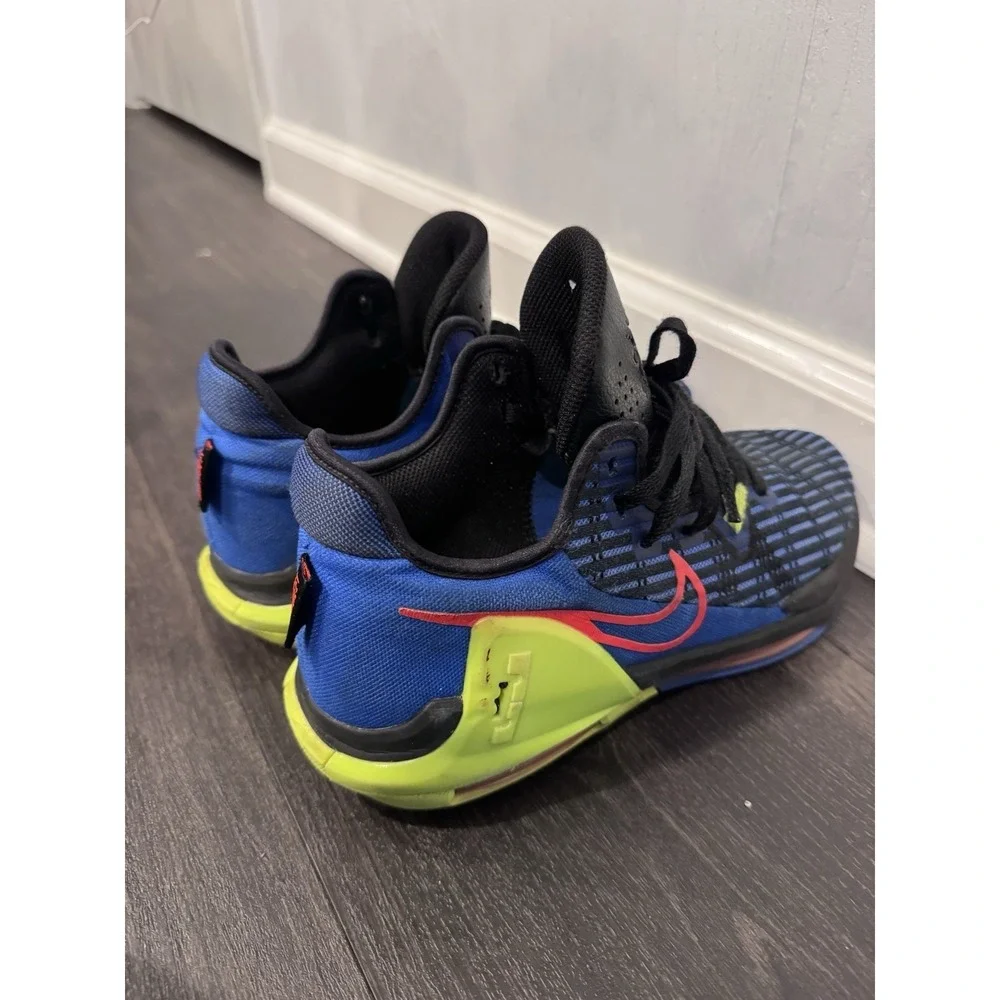 Nike LeBron Witness Size Unknown Size‎ (Size Tags removed) Estimated Mens 7
